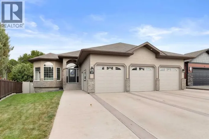 88 Greenwood Court SW, Medicine Hat