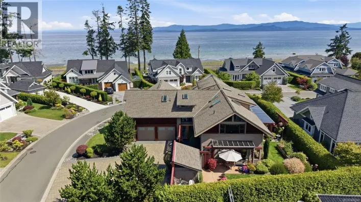 880 Bluffs Dr, Qualicum Beach