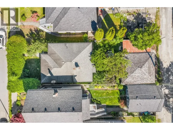 880 E 33RD AVENUE, Vancouver