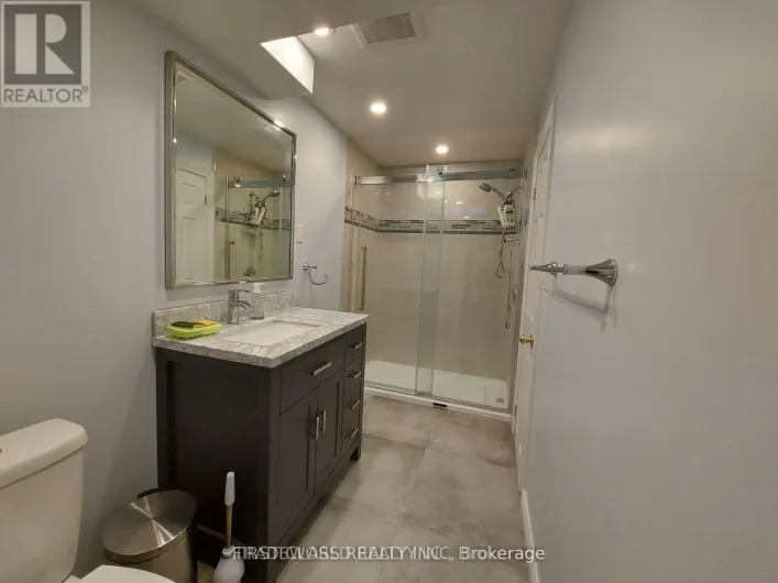 880 LESLIE VALLEY DRIVE, Newmarket