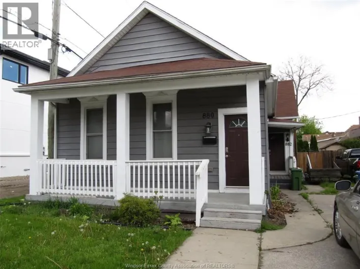 880 University AVENUE East, Windsor