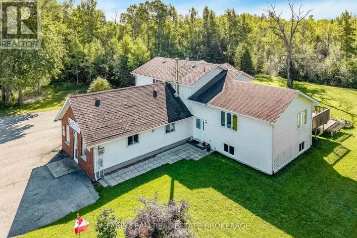 8801 BEACHWOOD ROAD, Wasaga Beach