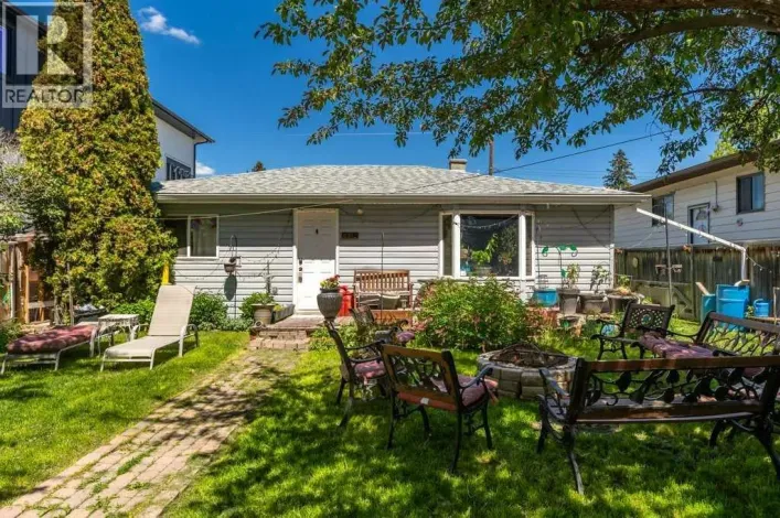 8812 46 Avenue NW, Calgary