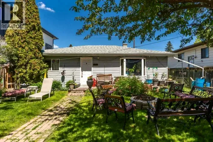 House for sale: 8812 46 Avenue NW, Calgary