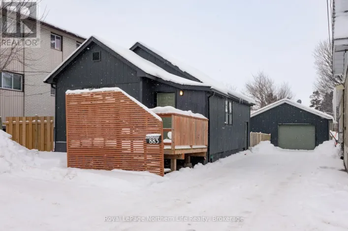 883 MEMORIAL DRIVE, North Bay