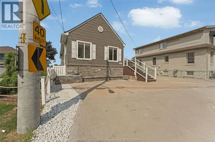 8830 RIVERSIDE DRIVE East, Windsor