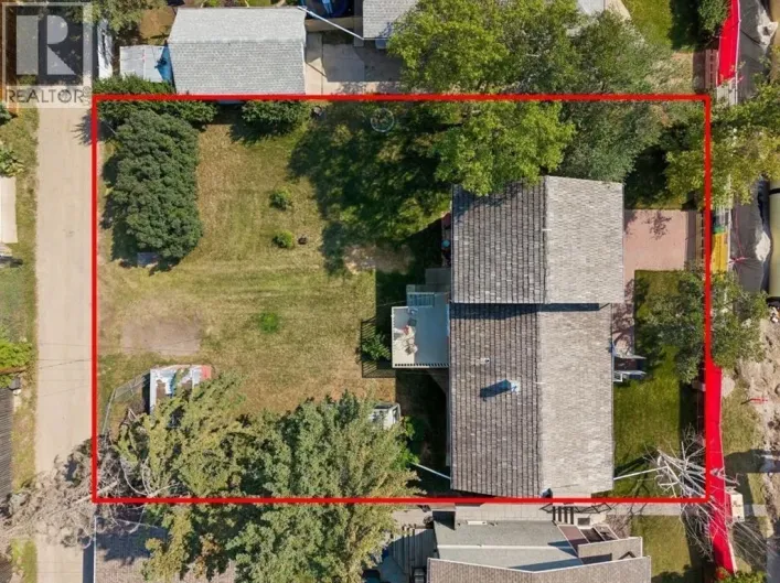 8832 34 Avenue NW, Calgary