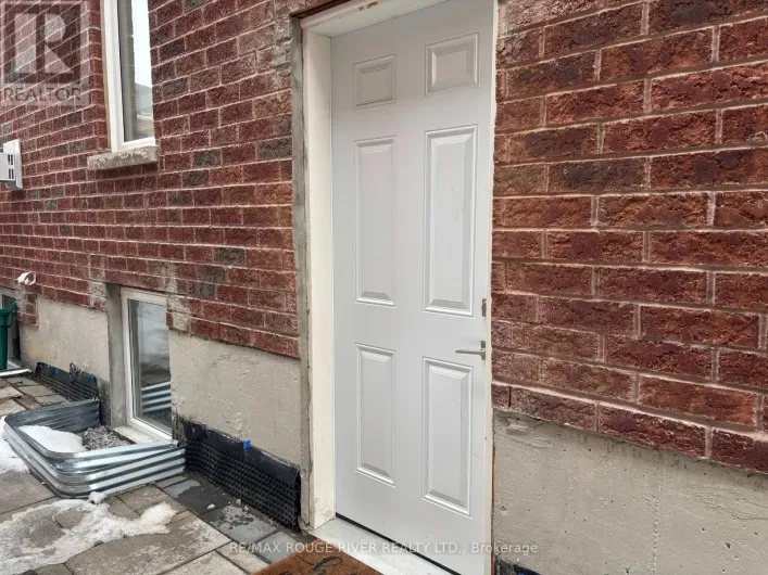 886 GROVELAND AVENUE, Oshawa