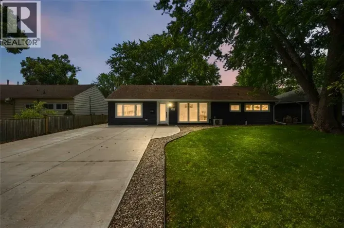 887 MCCAW STREET, Sarnia