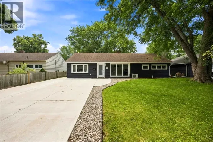 887 MCCAW STREET, Sarnia