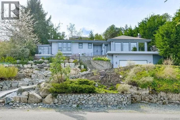 8870 Forest Park Dr, North Saanich