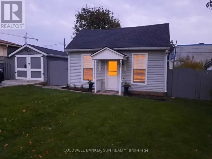 888 NELLIS STREET, Woodstock