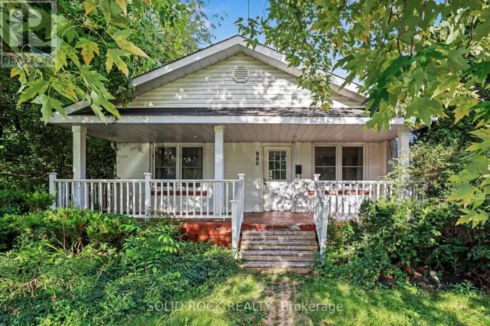 889 MOUNTAINVIEW AVENUE, Ottawa
