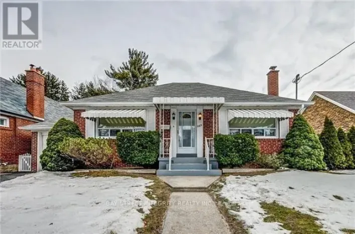 889 ROYAL YORK ROAD, Toronto