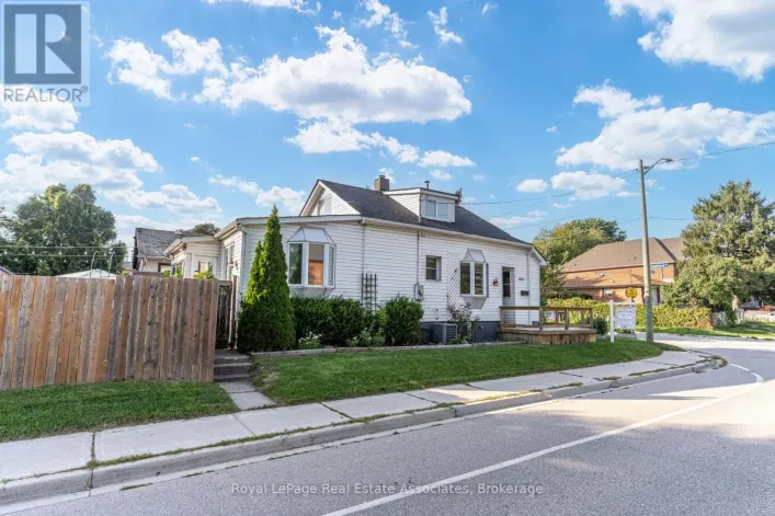 House for sale: 889 THIRD STREET, Mississauga