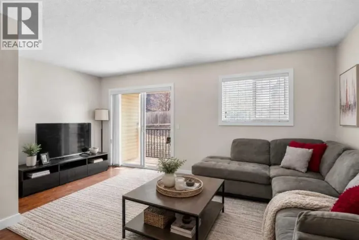 89 Pantego Lane NW, Calgary