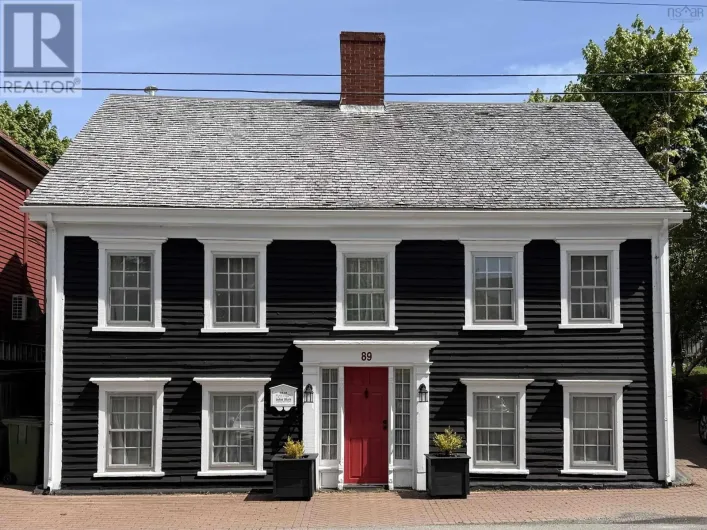 89 York Street, Lunenburg