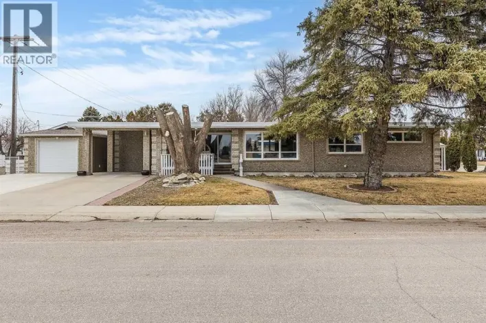 890 Hargrave Way NW, Medicine Hat