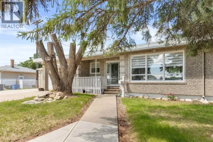 890 Hargrave Way NW, Medicine Hat