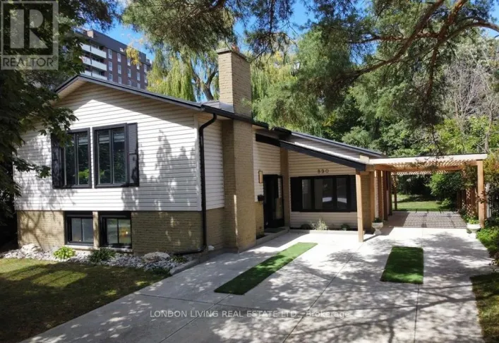890 VISCOUNT ROAD, London South