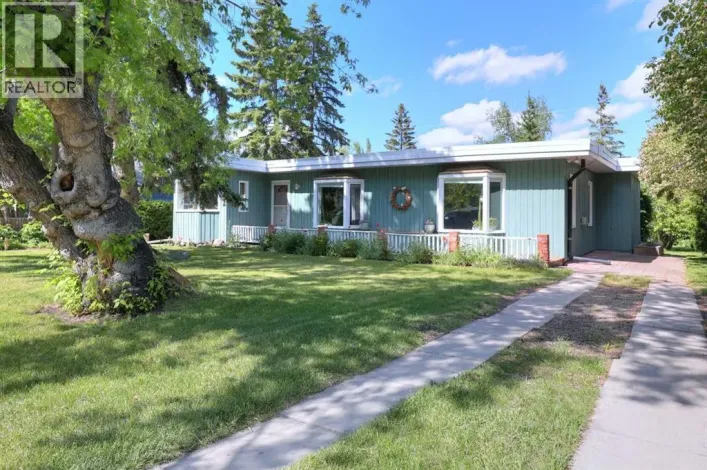 8908 33 Avenue NW, Calgary
