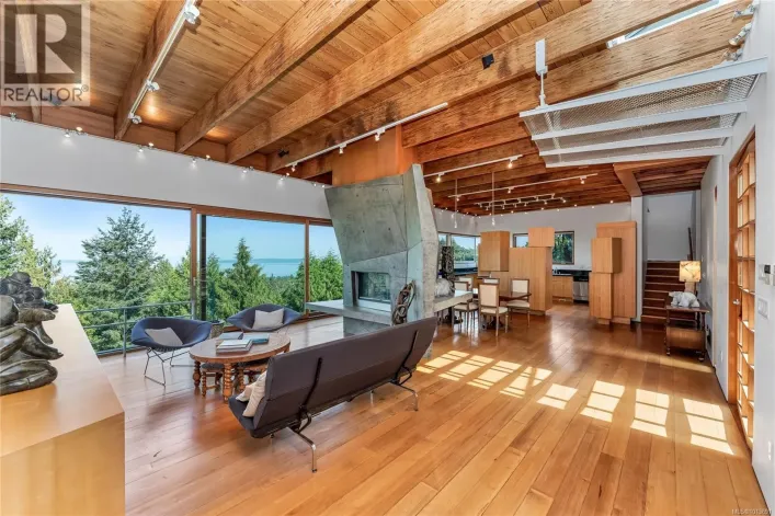 8909 Park Pacific Terr, North Saanich