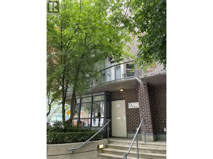 891 HELMCKEN STREET, Vancouver