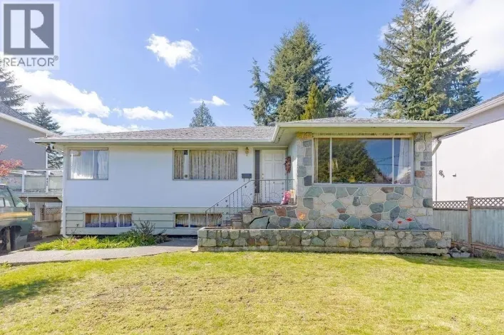 892 MACINTOSH STREET, Coquitlam