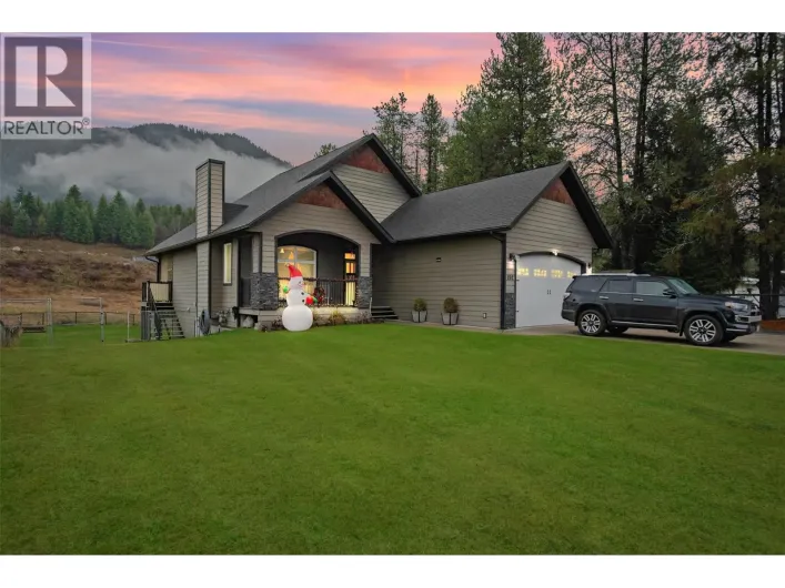 892 Waterloo Road, Castlegar
