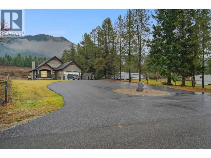 892 Waterloo Road, Castlegar