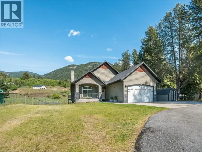 892 Waterloo Road, Castlegar