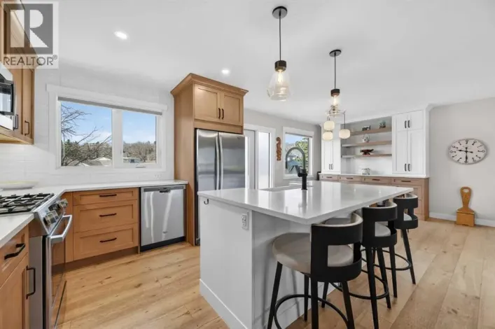 8927 48 Avenue NW, Calgary