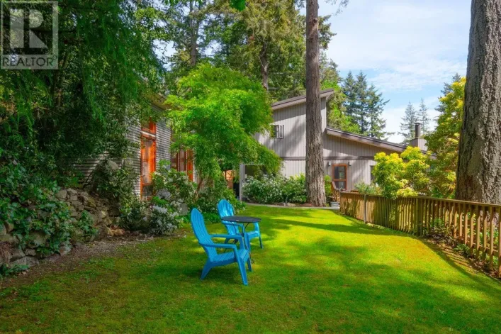 896 TAYLOR ROAD, Bowen Island