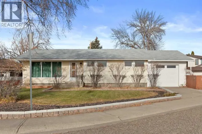 898 13 Street NE, Medicine Hat