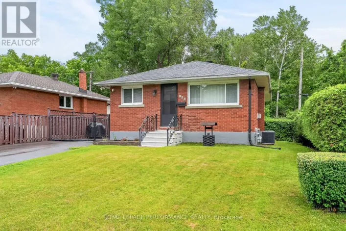 898 CHARLESWOOD AVENUE, Ottawa
