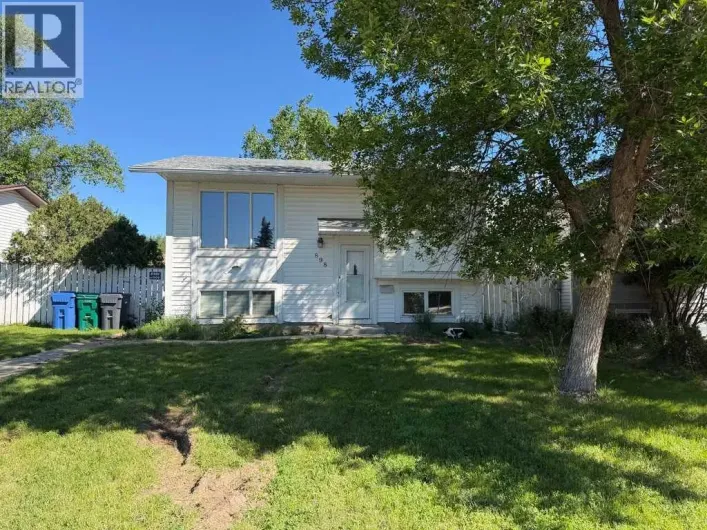 898 Red Crow Boulevard W, Lethbridge