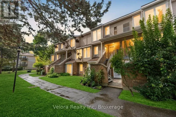 8A SHEHYN LANE, Ottawa