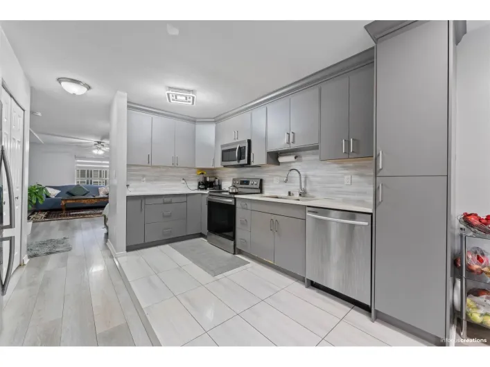 Row / Townhouse for sale: 9 12730 66 AVENUE, Surrey