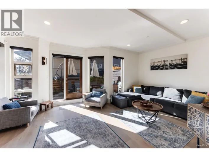 9 215 E 4TH STREET, North Vancouver