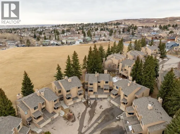 9, 225 Berwick Drive NW, Calgary