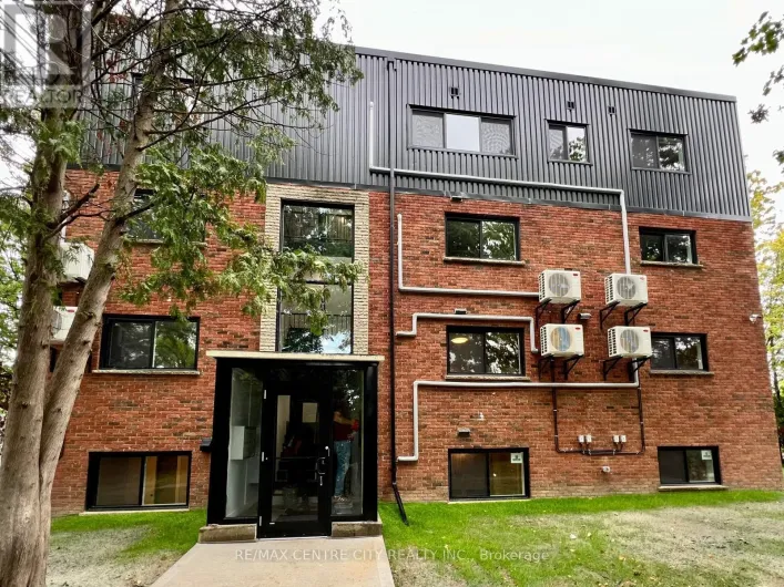 9 - 400 SCENIC DRIVE S, London South