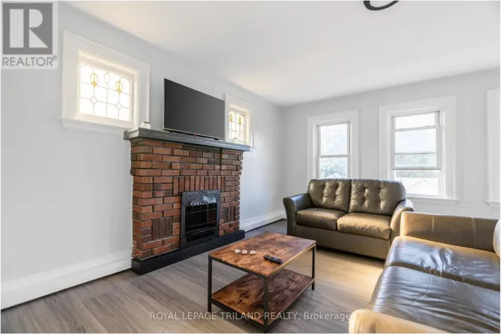 9 - 425 MCKENZIE AVENUE, London South