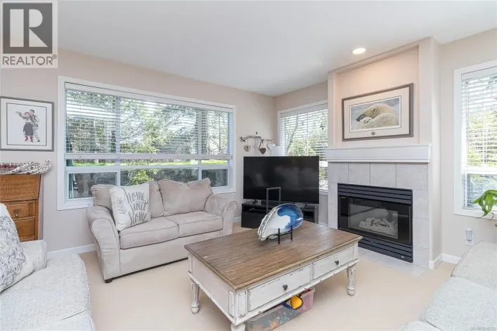 9 4619 Elk Lake Dr, Saanich