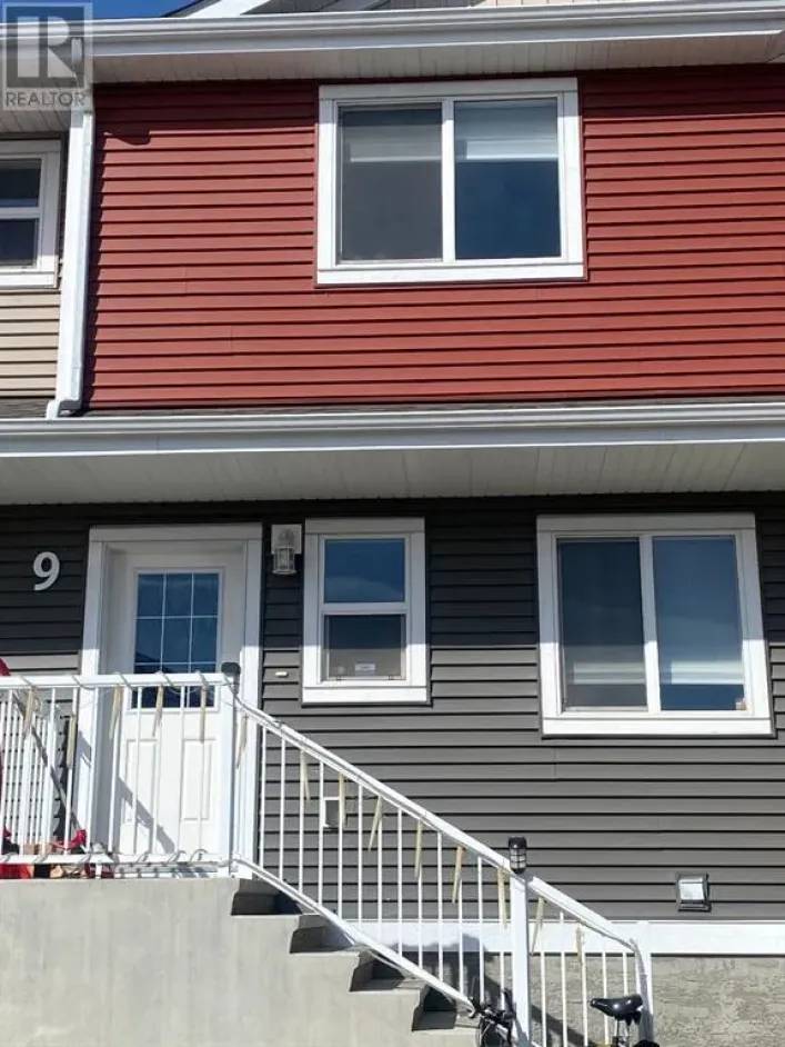 9, 4716 College Avenue, Lacombe