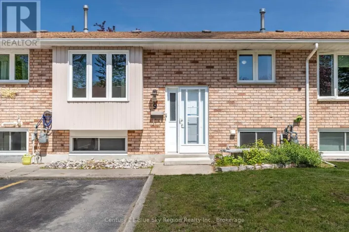 Row / Townhouse for sale: 9 - 624 LAKESHORE DRIVE, North Bay