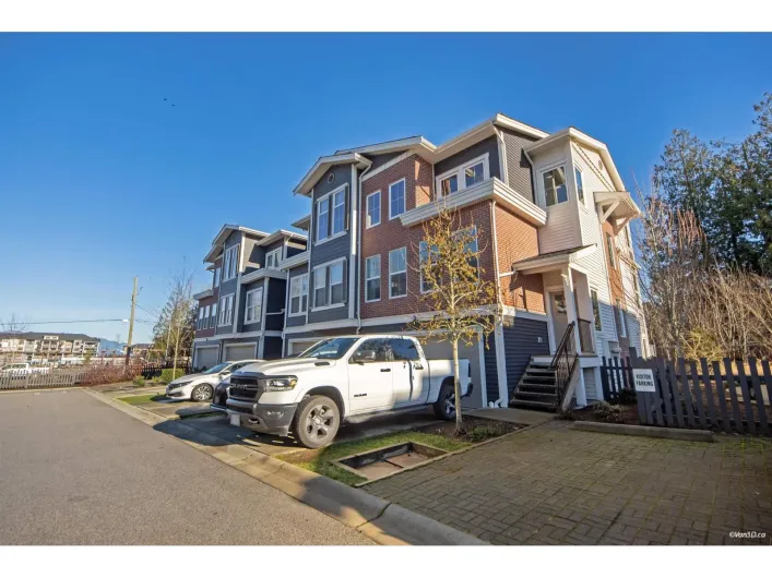 9 8370 202B STREET, Langley