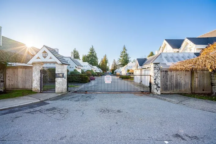 9 9785 152B STREET, Surrey