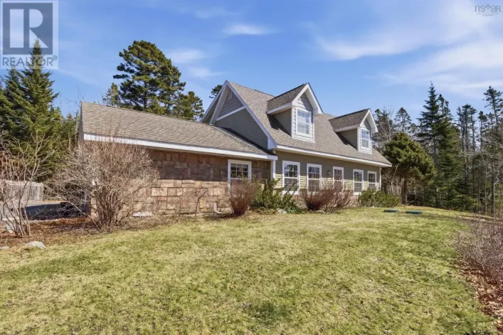 9 Adams Drive, Hacketts Cove