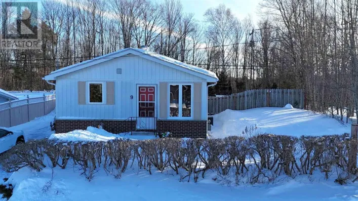 9 Axmith AVE, Elliot Lake