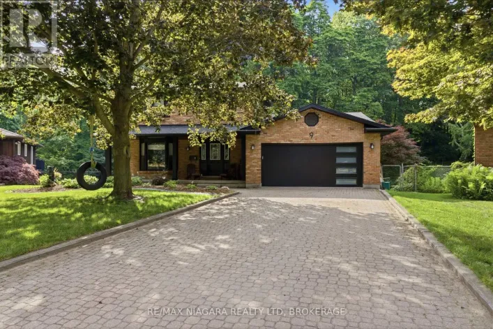 9 BEECHNUT COURT, Pelham